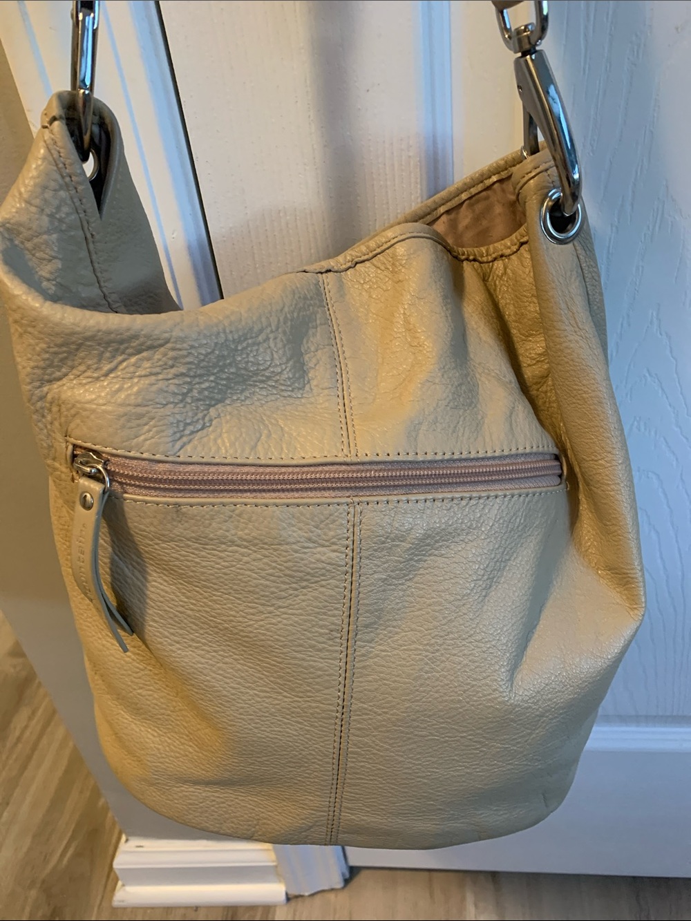 Stone Mountain Accessories Beige Leather Shoulder Hobo Bag